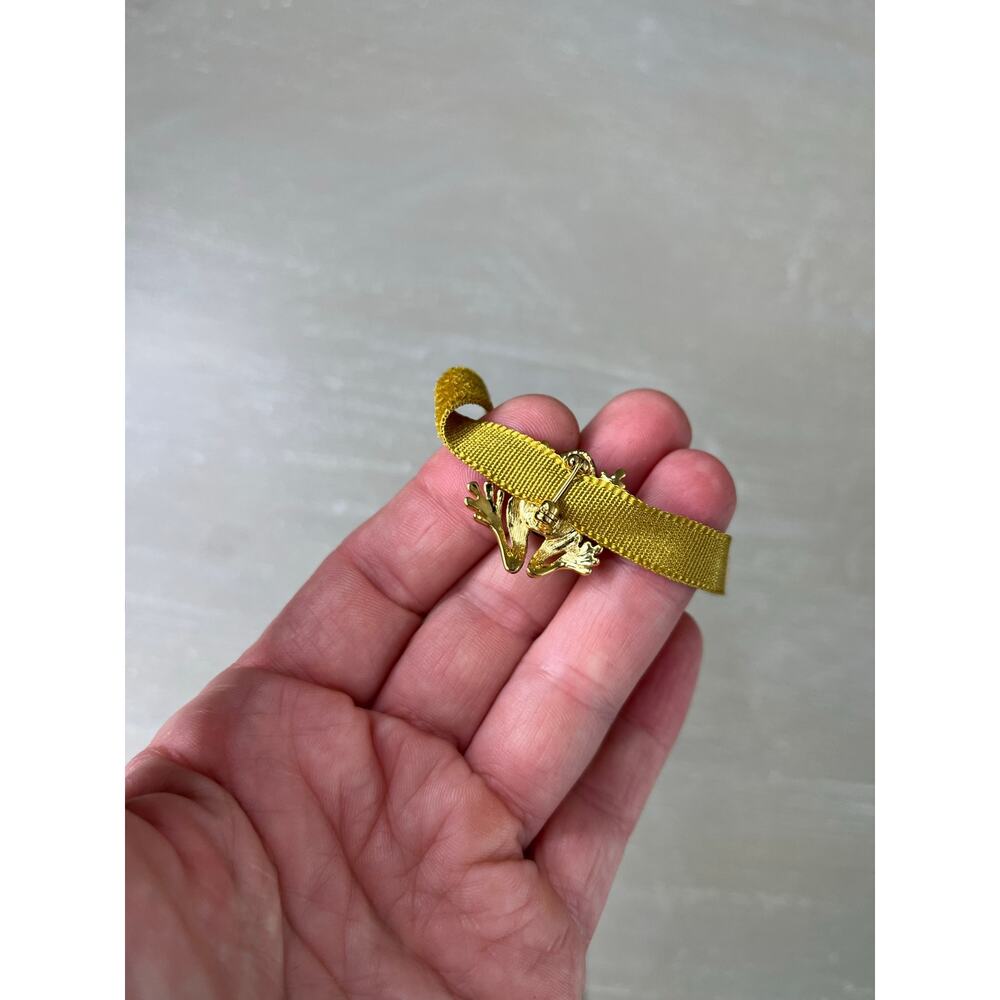 Handmade Velvet Choker with Vintage Style Frog Brooch - Picture 6 of 11